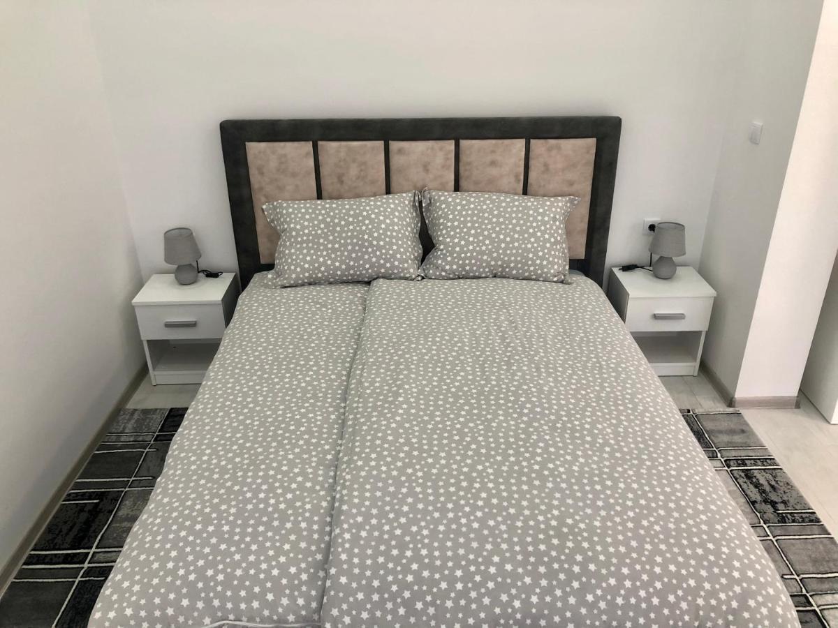 Apartman Silver Star ซอมโบร์ ภายนอก รูปภาพ